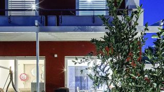 Villa lusso terrazza giardino illuminazione notturna Roma